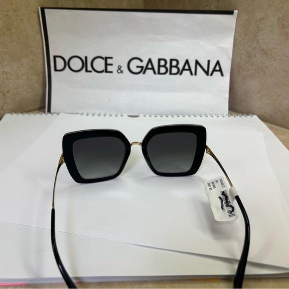 New Dolce and Gabbana DG4373 3319/8G. Black/Red Leopard Half Print Sunglasses - Picture 15 of 16